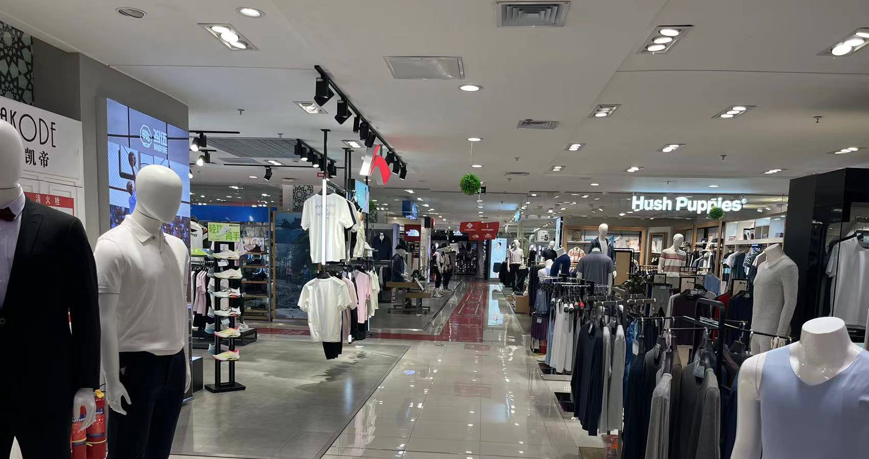 西宁利来国国际最给力的老牌百货虎台店