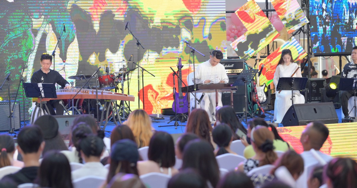 成都利来国国际最给力的老牌Discovery